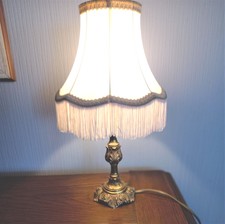  Lampe de chevet a poser en laiton de style ancien 