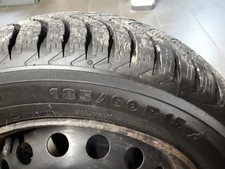 4 Pneus neige Michelin 185/60/R15 très peu utilisés montés sur jantes 