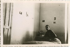PHOTO ANCIENNE - VINTAGE SNAPSHOT - HOMME CHAMBRE CASERNE SOLDAT - BEDROOM MAN