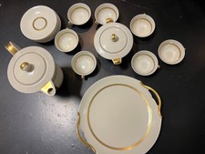 lot de 17 pièces porcelaine de Limoges A VIGNAUD tasses plat sucrier Théière or