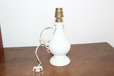 pied de lampe opaline de foire blanche 