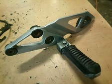 Platine repose pied avant gauche SUZUKI 1100 GSXR 93/95 GU75D