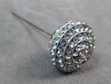 AIGUILLE A CHAPEAU, décor en strass (petites perles).