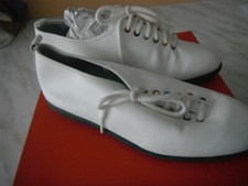 CHAUSSURES T 33  CUIR BLANC OEILLET COULEURS   ETE 