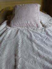 blanc lit une place ,jolie housse  couette +2taies façon dentelle ,madin franc e