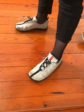 Tennis en peau suédée grises Languette rouge Bordures noires Gauss 37 