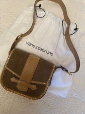 SAC BESACE VANESSA BRUNO - MODELE GEMMA - 2 MATIERES KAKI / GREGE  - BANDOULIERE