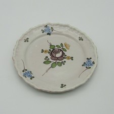 Sud-Ouest. Bordeaux ? Assiette en faïence décor bleuets et rose, XVIIIe siècle