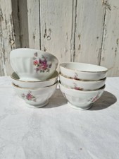 6 pztits bols à facettes porcelaine  décor de  fleurs,6 French vintage bowls