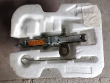 26383 E1 K13 NISSAN MICRA Jack Kit Holding mousse pièce sans la Roue Brace