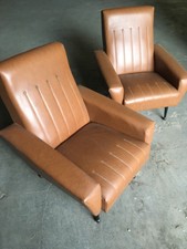 Paire de fauteuils en skaï 1960