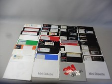LOT DE 33 DISQUETTES DIVERS ENREGISTRÉES / INFORMATIQUE/ VINTAGE ( lot 26)