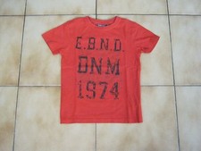 T-shirt MC rouge en 8 ans en TBE. 