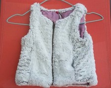 Gilet en fourrure gris lilas 3 ans