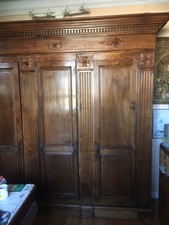  Belle Grande Armoire Bibliothèque LOUIS XVI D'EPOQUE  en Noyer doré, 3 portes.