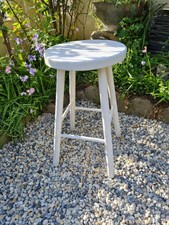 tabouret rond vintage en bois avec peinture écaillée ( BLANC)