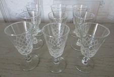 Ensemble de 9 anciens verres à pied porto Haut gravé avec un quadrillage