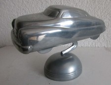  ancienne maquette de voiture année 50 en  aluminium  d'agence ou de bureau