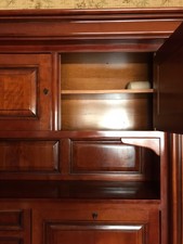 buffet 2 corps   4 portes et vaisselier .