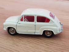DINKY-TOYS, ANcienne Voiture 1/43e, FIAT 600 .. ( 6 photos) .