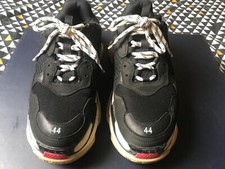 Basket BALENCIAGA pointure 44 TRIPLE S noir en BON ETAT