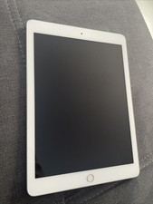 Apple iPad 6ème Génération 9,7" 32 Go Wi-Fi Tablette - Argenteé