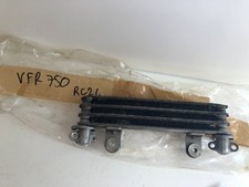 UN RADIATEUR D HUILE POUR MOTO HONDA 750 VFR RC24