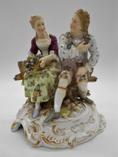 FIGURINE COUPLE SCENE GALANTE EN PORCELAINE RUDOLSTADT VOLKSTEDT  ALLEMAGNE