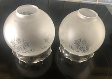 2 anciens globes verre pour luminaires 
