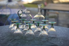 11 VERRES + CRUCHE A EAU + CARAFE A VIN ART DECO BASE VERT SAPIN  TBE