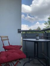 table ronde de jardin et deux chaises