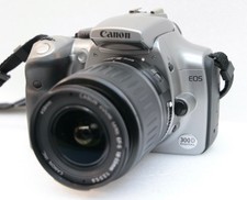 APPAREIL PHOTO REFLEX NUMÉRIQUE CANON EOS 300D 6,3 million pixels + ACCESSOIRES