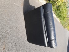 canapé, fauteuil et pouf en cuir noir