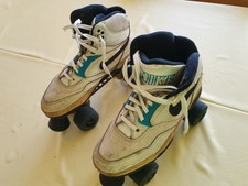 Patins à roulettes avec chaussures montantes Nike blanches et bleues