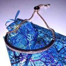 Superbe Bracelet Femme Neuf Largeur Réglable en Plaqué Or Rose & Zircons Blancs.