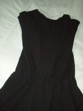 robe fille noire  taille XS ou 12 -13 ans marque kiabi  très bon état 