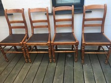 Lot de 4 chaises en bois massif 