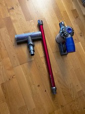 Aspirateur sans fil Dyson V6 Total Clean avec Turbobrosse ( vendu sans chargeur)