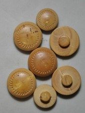 Bouton vêtement - 5 gros boutons en bois certainement buis bombés anciens + 2 