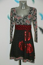 jolie robe imprimée papillon noir rouge et gris DESIGUAL taille S excellent état