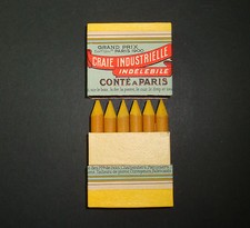 BOITE DE 12 CRAIES INDUSTRIELLES INDELEBILES JAUNE CONTE PARIS BOIS FER CUIR OLD