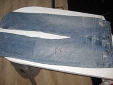 Pantalon jean bleu LEVI'S très très usé taille 36 x 32 