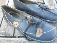 COLLECTOR   CHAUSSURES WHITE RED CUIR AS KICKERS BUT NO KICKERS T 38 FR 25€ ACH 