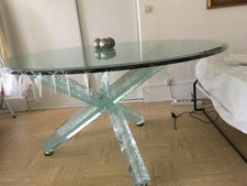 Table en verre pieds cristal