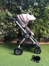 poussette stokke scoot V2 gris anthracite avec chancelière 