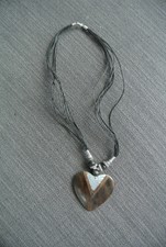 Collier coeur bois exotique nacre pointe flèche comme neuf