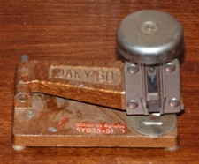 AGRAFEUSE JAKY 60 ANCIENNE FONCTIONNE ATELIER DECO OU POUVANT SERVIR BE