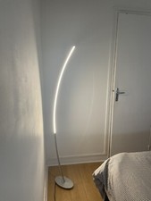 Lampadaire arqué moderne