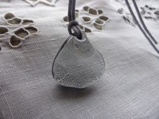 COLLIER/PENDENTIF GOUTTE d'EAU en VERRE TRANSPARENT GRIS+LACET COTON GRIS Clair