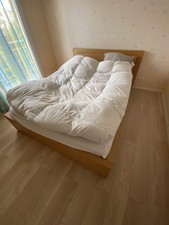 Lit double en bois (roche bobois) avec sommier à lattes et matelas très bon etat